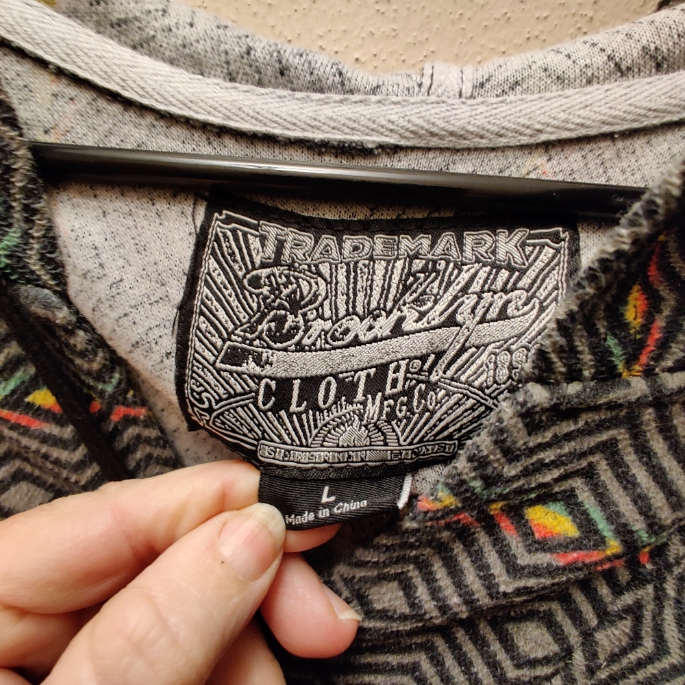 Geometric Patterned Gray Over The Head Hooded Shi… - image 4